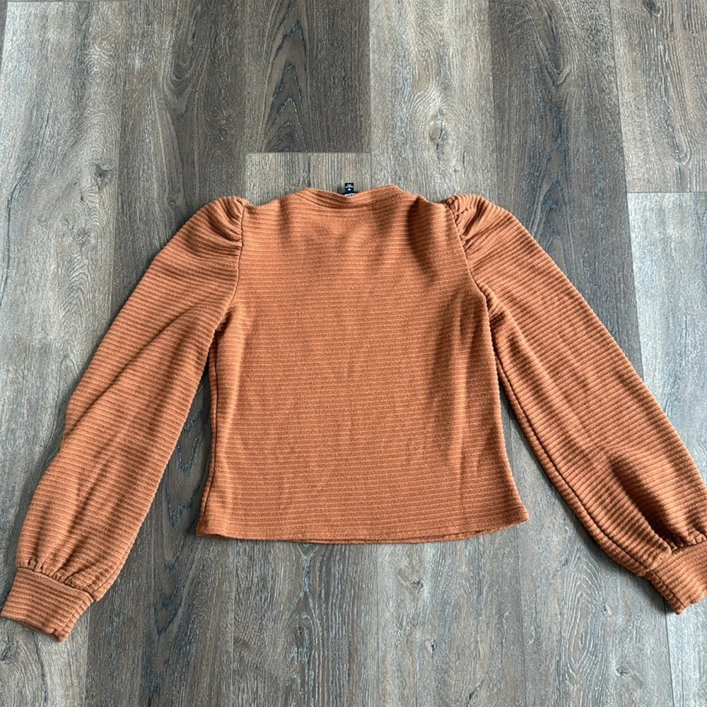Lulu’s Sweater.  Rust in color with Juliet Sleeve.  Women’s size medium. - Picture 6 of 6